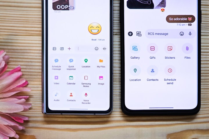 ميزات مرفقات رسائل RCS في رسائل Samsung ورسائل Google.