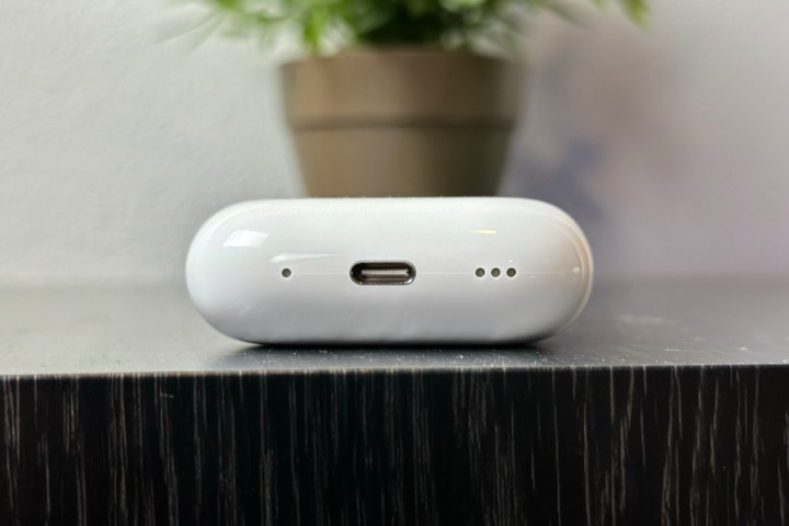 علبة شحن Apple AirPods Pro الجيل الثاني مع USB-C.