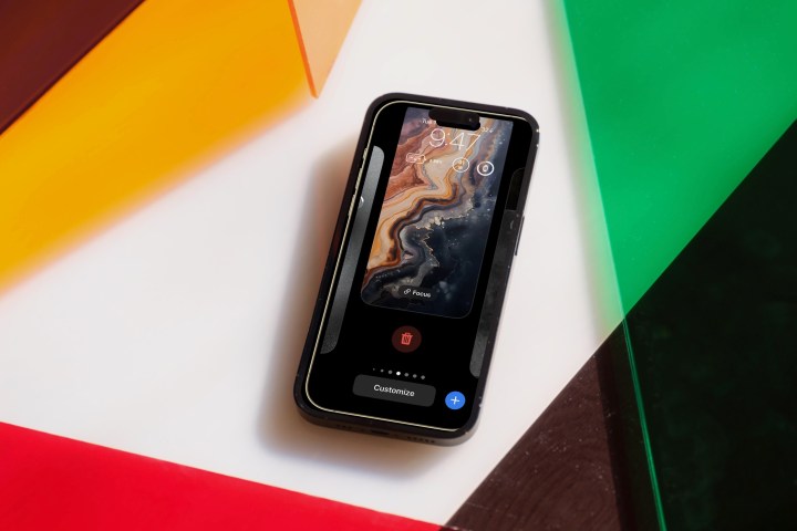 كيفية حذف خلفية الشاشة على جهاز iPhone الخاص بك.