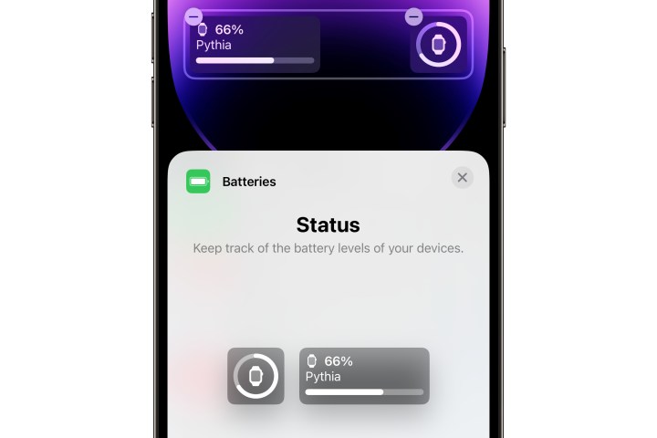 iPhone يعرض أدوات البطاريات التي تمت إضافتها إلى شاشة القفل في iOS 17.