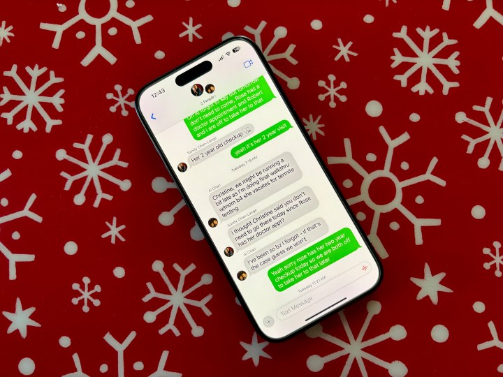 دردشة جماعية عبر iMessage مع مستخدم Android تظهر الفقاعات الخضراء.