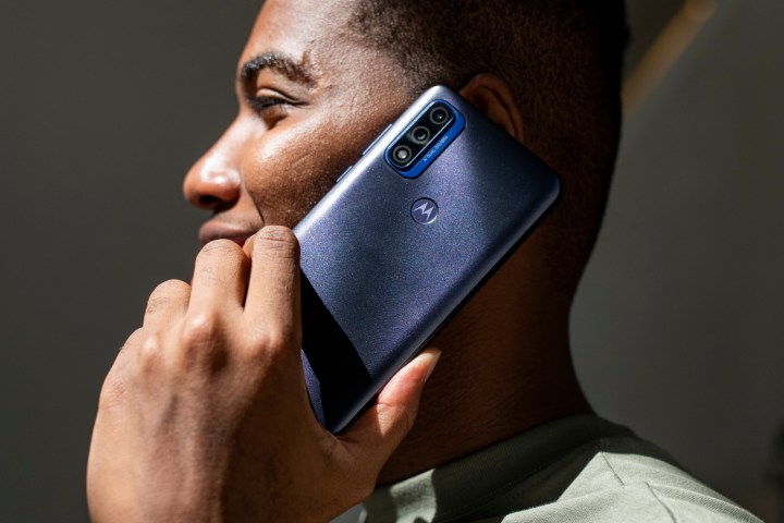 صورة لمكالمة هاتفية Moto G Pure.